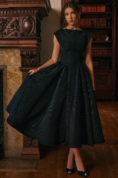 Elegant Sleeveless Boat Neck Full Skirt Midi Dress